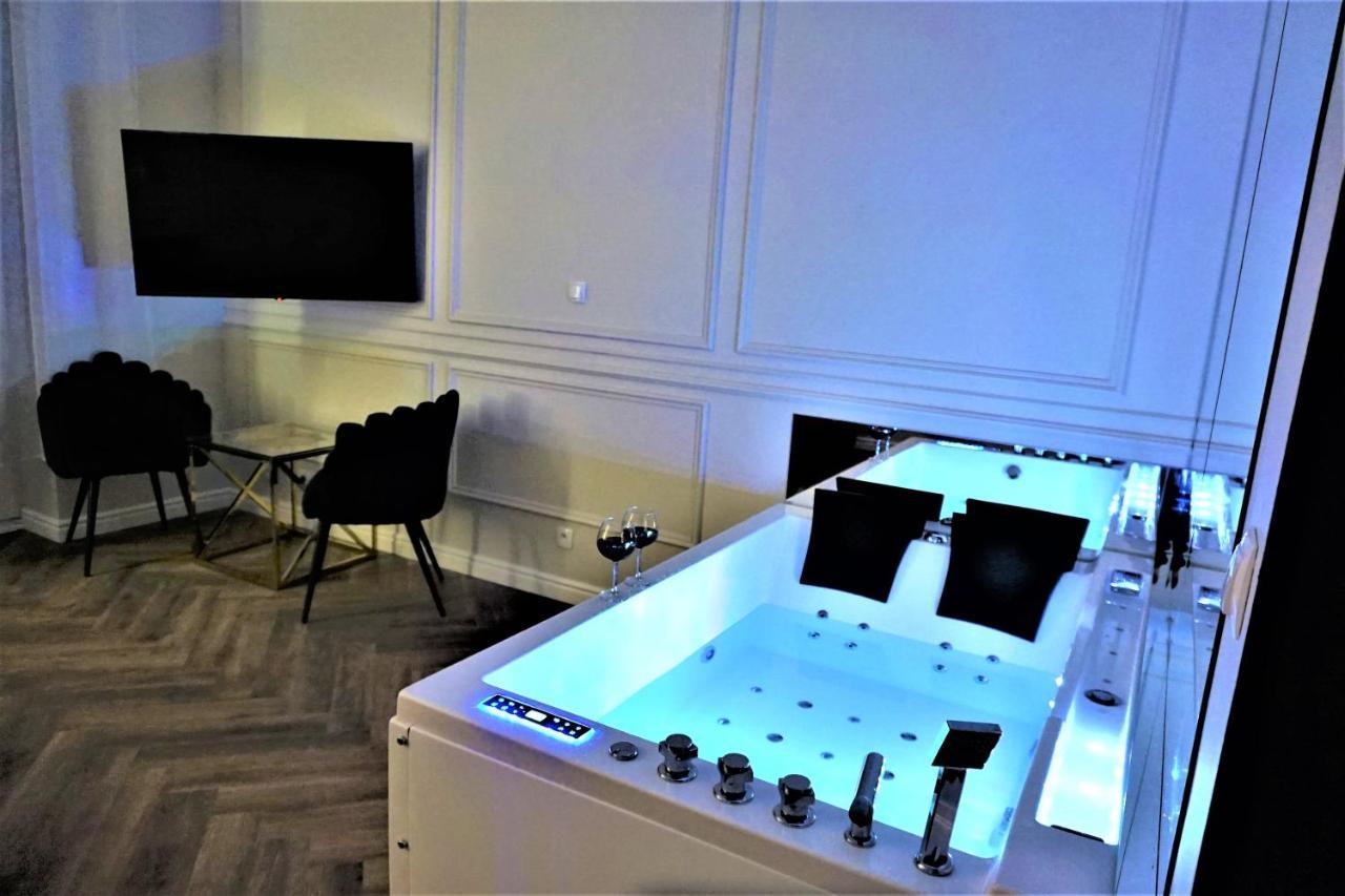 Luxury Jacuzzi Apartment Krasków Exterior foto